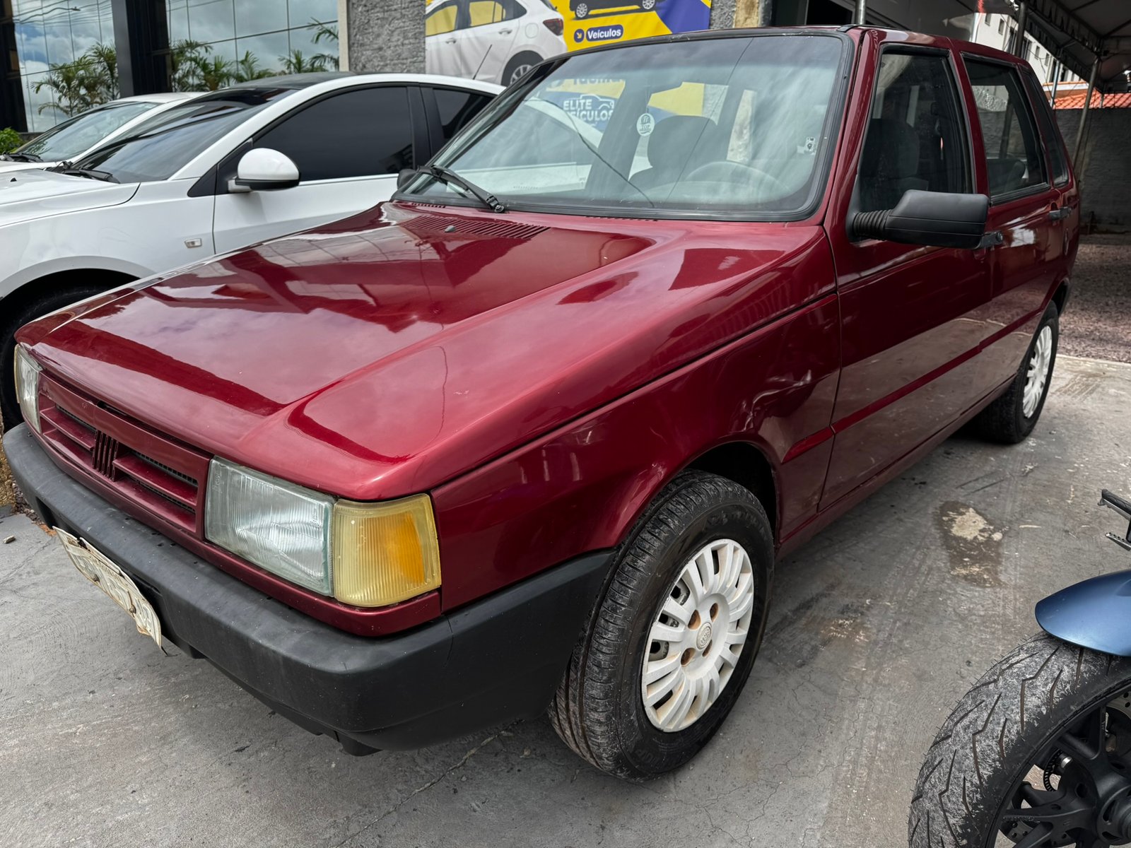 Fiat Uno 1.6 mpi 2p e 4p 1995 - Água Boa MT